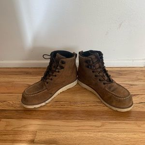 Brunt size 9.5 moc toe lace up boot
